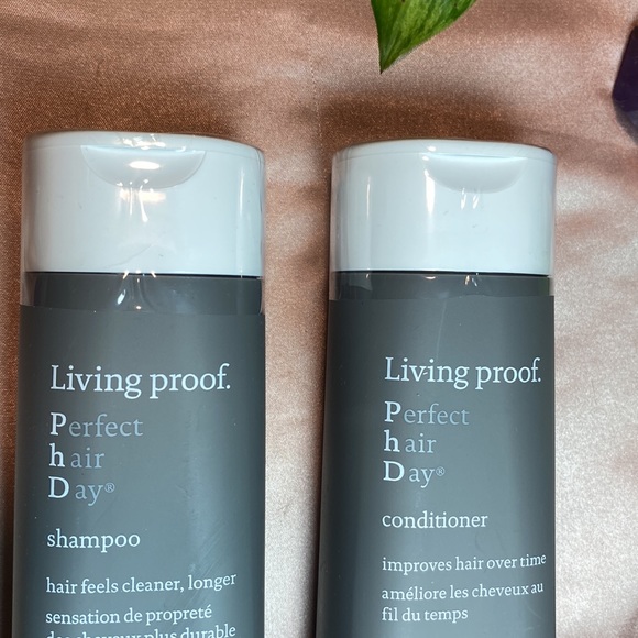 4/$140 Living Proof - Perfect Hair Day Shampoo + Conditioner+Vor Luxury Hair oil - Picture 4 of 6